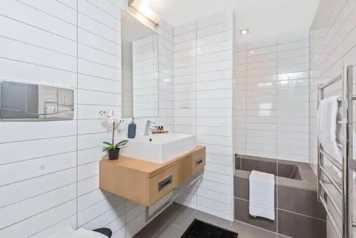 Luxury Lakeview 2 Bedroom Apartment Queenstown Eksteriør bilde